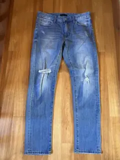 UNIQLO デニムジーンズ ダメージ加工