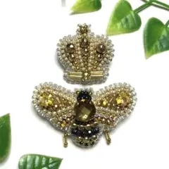 蜂　王冠　２点セット　ビーズ刺繍　ブローチ　ハンドメイド　ビーズブローチ