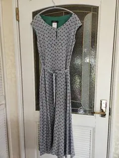 WEEKEND MaxMara シルク100% ノースリーブワンピース 38のサムネイル
