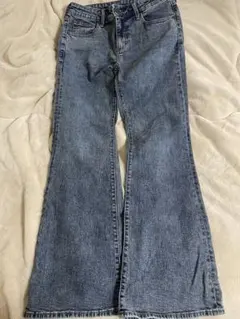 GU スリムフレアジーンズ　Mサイズ