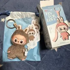 POP MART PIN FOR LOVE ラブブ　イニシャル &