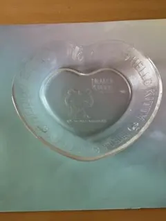 新品未使用品　ハローキティ ハート型皿 2枚セット　まとめ　ガラス器　コラボ