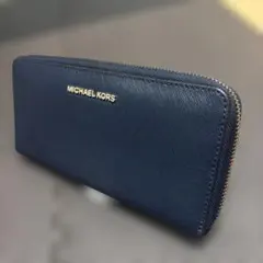 MICHAEL KORS ネイビー チャーム付きチャック長財布