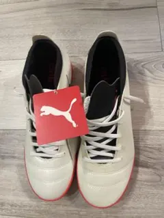 新品未使用品　Puma サッカーシューズ ホワイト/レッド　サイズ25.5