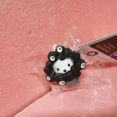 ミャクミャク サンリオ キーホルダー ブラック　ポチャッコ　なりきり　コラボ