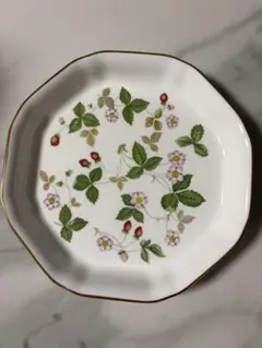 WEDGWOOD ワイルドストロベリー 八角形皿 17.5cmのサムネイル