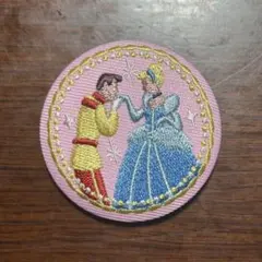 ディズニー　刺繍缶バッジ　シンデレラ