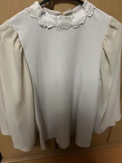美品花レース付きハイネック トップスＬサイズ