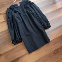 ブラックレース装飾ブラウス