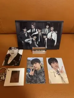 BTS ARIRANG キーホルダー&トレカ３枚　JIN