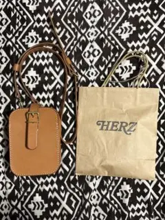 HERZ ヘルツ レザー ショルダーバッグ キャメルのサムネイル