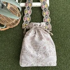 刺繍デザインの巾着袋　インド刺繍生地　巾着バッグ　巾着袋　ハンドメイド