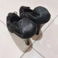 CHANEL ブラック パンプス ココマーク ハイヒール リボン 36 1/2Cのサムネイル