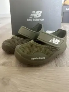 new balance ベビーサンダル オリーブ