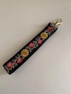 インド刺繍リボン　インドリボン　ハンドメイド　スマホハンドストラップ
