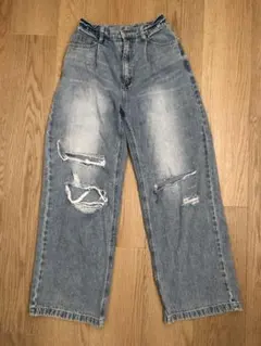 LOVETOXIC ダメージジーンズ　Mサイズ　150