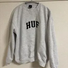 HUF(ハフ)グレー ロゴ刺繍 クルーネックトレーナー▲