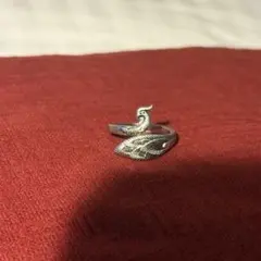 孔雀　シルバーカラー　ユニセックス　メンズ　レディース　高級感　peacock