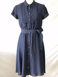 美品クミキョク、紐リボン付きパッチング刺繍柄模様パールボタンワンピース、M