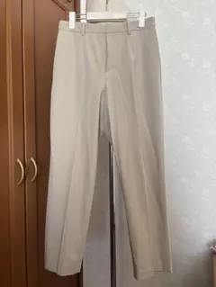 【GU】ベージュ レディース　テーパードパンツ