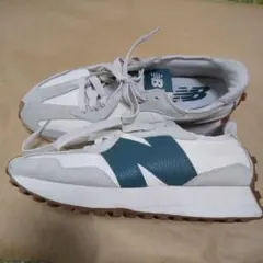 New Balance 327 スニーカー ホワイト/グレー/グリーン