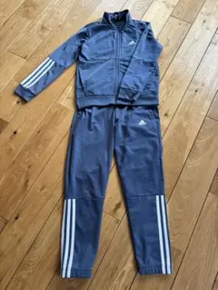 adidas ジャージ グレー バックプリント