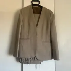 オリヒカ　ベージュ　パンツスーツ