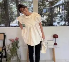 rosymonsterアイボリー フリルネック パフスリーブ トップスのサムネイル