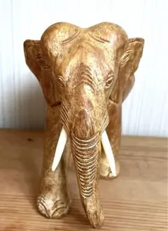 【最終お値下げしました❗️】海外製木製象の彫刻（手彫り）約15cm