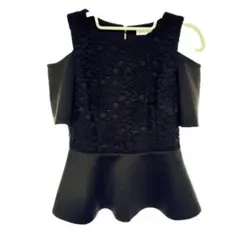 ブラックオフショルダートップス