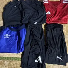 サッカーウェアセット（赤シャツ・黒ショーツ）