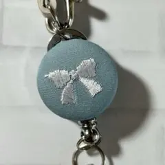 S235　ストラップ付リールキーホルダー　刺繍リボン