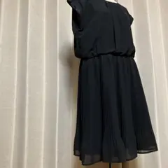 ワールド 黒のプリーツドレス ワンピース 40L