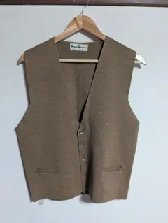 ブラウンリブ編みボタン付きベスト