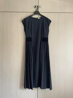 ネイビー プリーツワンピースのサムネイル
