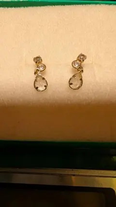 ティアドロップクリスタルピアス K10