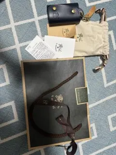 イルビゾンテ IL BISONTE レザーキーケース ネイビー