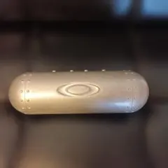 Oakley メガネ　サングラスケース シルバー　アルミ製　 円筒形