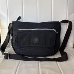 美品★★【Kipling】キプリング ★ショルダーバッグ 黒　メタルチャーム付