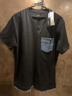 DIESEL VネックTシャツ デニムポケット付き