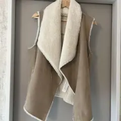 Bershka ベージュ ファー付きベスト Mサイズ