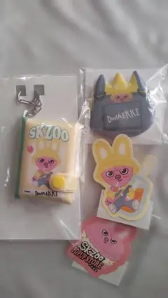 オンラインくじDwaekki SKZOO バッジ キーホルダー ステッカーセット