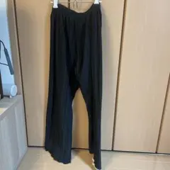 黒 プリーツ加工 ロングパンツ
