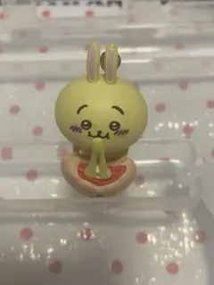 ちいかわ　うさぎ　ガチャガチャ　ピザまん