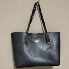 COACH ブラックレザートートバッグのサムネイル