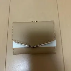 三つ折り財布 ベージュ コンパクト