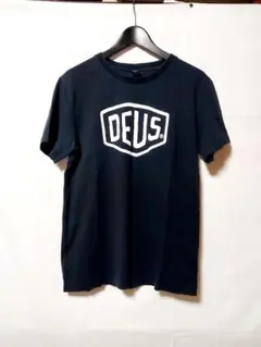 DEUS ブラック Tシャツ Mのサムネイル