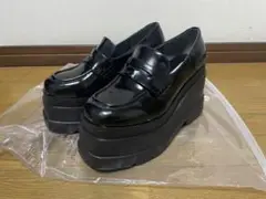 超人気アイテム！ R&E ブラックエナメル厚底ローファー
