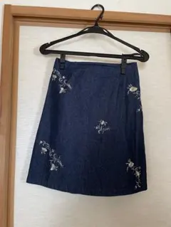 ジーンズ　デニム　ミニスカート　花柄刺繍