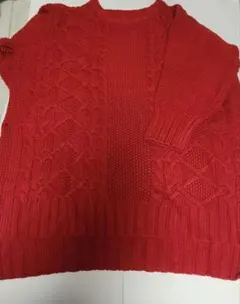 セール最終価格！☘️　赤 ケーブルニット 長袖セーター